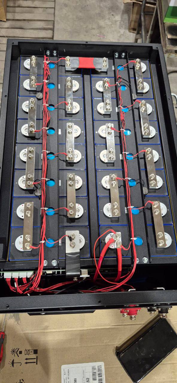 Процес збірки промислових АКБ